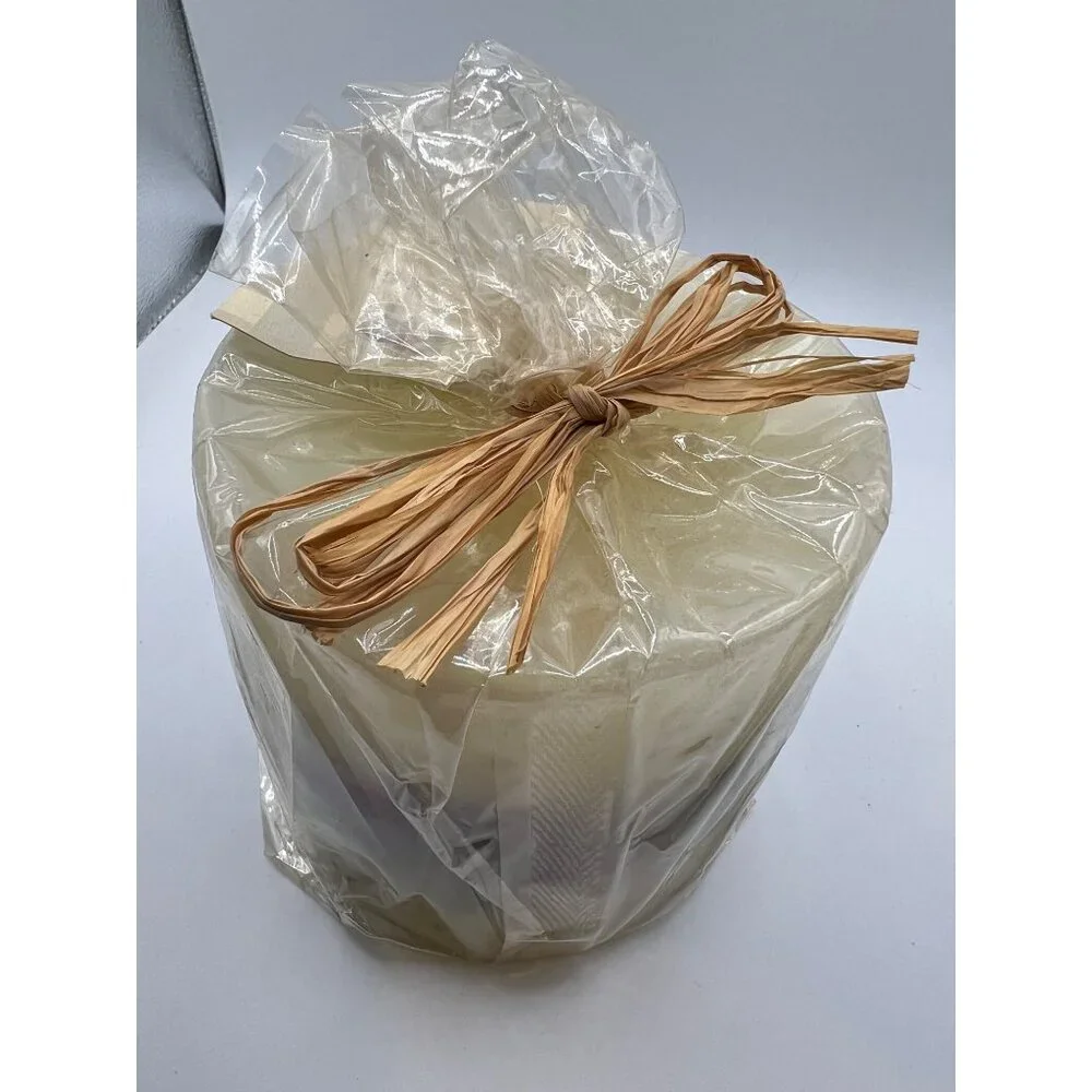 Vintage Bath And Body Works At Home 'Freesia' 4" x 4" Sealed Large Candle‎ NOS - Picture 5 of 8